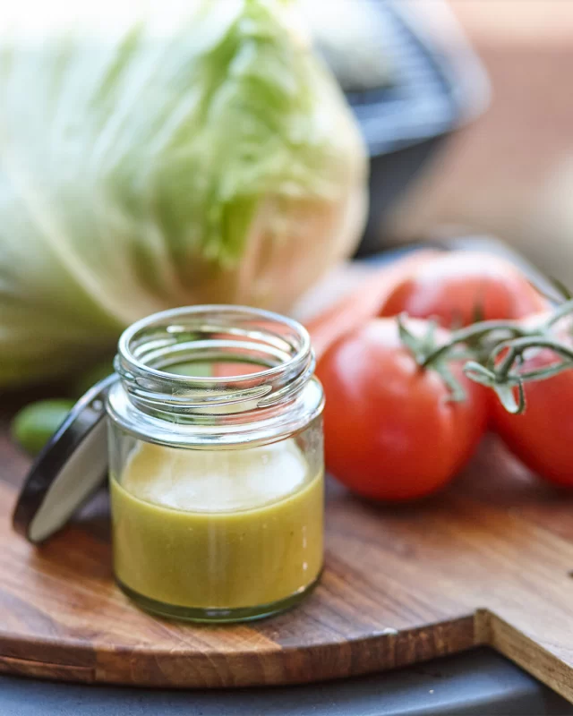 Not all salad dressings are created equal... this beauty is definitely a winner. Our versatile vinagrette is sure to elevate your salad game this BBQ season!FULL RECIPE ⬇️INGREDIENTS
Crowd Dressing:
2 tsp Dijon Mustard
3/4 tsp dried garlic powder
½ tsp salt
1 tsp brown sugar
1 tbsp lemon juice (or juice of half a lemon)
½ cup extra virgin olive oil
¼ cup red or white wine vinegar
White or black pepper)Single Salad Dressing (Dresses 1 salad):
1/2 tsp Dijon Mustard
1/4 tsp dried garlic powder
¼ tsp salt
1/4 tsp brown sugar
1 tsp lemon juice
2.5 tbsp extra virgin olive oil
1 tbsp red or white wine vinegar
White or black pepperMETHOD
1. Place all ingredients in a jar and give it a good shake well until well combined.2. Season to your liking with salt and pepper. Let rest for 5 minutes before using or keep in fridge until ready to use.