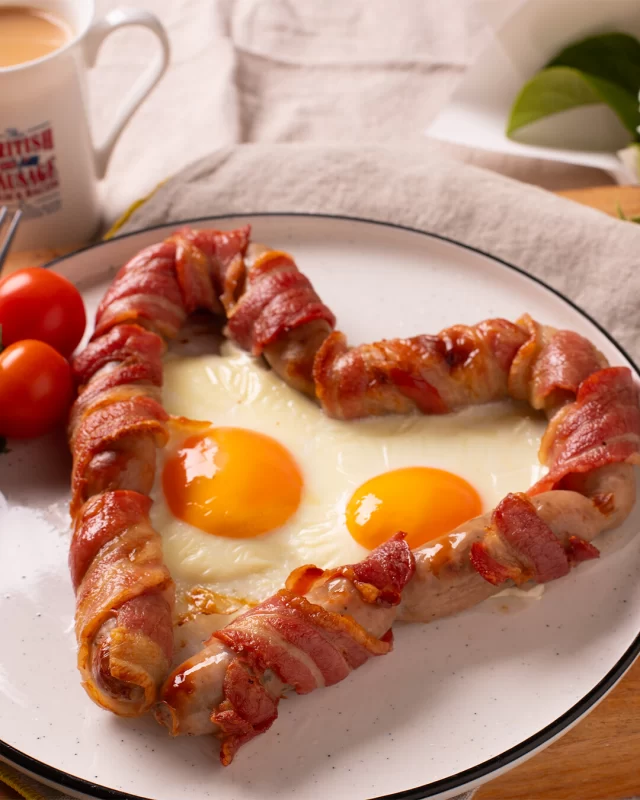 Nothing says "I love you" like... bacon and chipolatas 😍Surprise a loved one, or the whole family, with a delicious breakfast this weekend.Get the full recipe by signing up to our Butchers' Buzz Newsletter via our link in bio!#romanticfood #datenightfood #baconandeggsideas #bigbreakfastideas #australianbaconrecipes