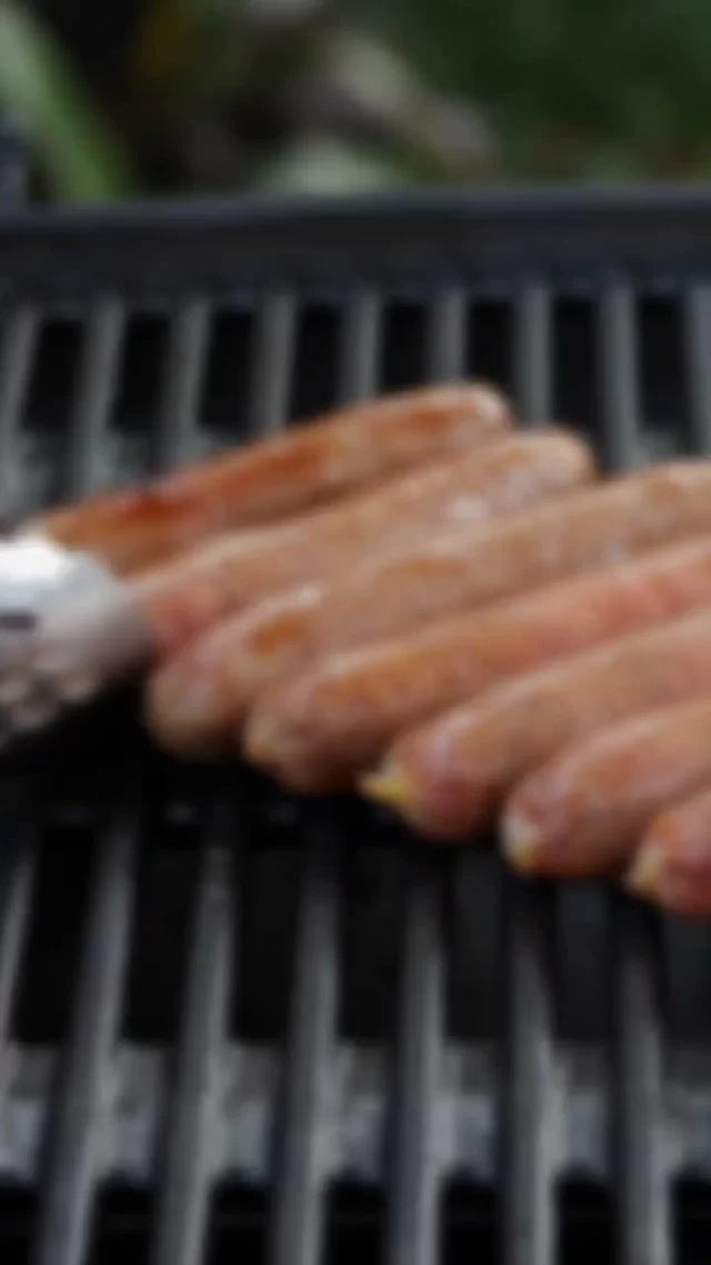 The BBQs are wheeling out 🔥 So we thought it would be a great time to help you brush up on the proper way to BBQ sausages. 

Some helpful butcher's tips ⬇️
❄️ Take them out of the fridge 30 minutes prior
🔥 Cook low and slow over a radiant heat, not a direct flame
🍴 Don't prick the sausages - it lets out all the flavour

#bbq #bbqtips #howtocook #bbqseason #springbbq