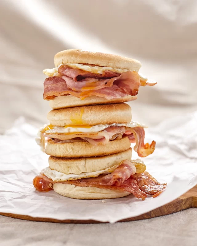 There's stacks of reasons to make bacon and egg muffins this weekend ⬇️

1. Traditionally cured bacon, made from 100% Australian Pork.
2. Fluffy, crunchy English muffins. The perfect canvas.
3. Runny fried eggs. Messy in all the right ways.

#baconandeggs #australianbacon #australianpork #baconandeggmuffin #breakfastmuffin